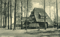 1984 Gezicht op de voor- en zijgevel van het theehuis Rhijnauwen (Rhijnauwenselaan 16) te Bunnik.